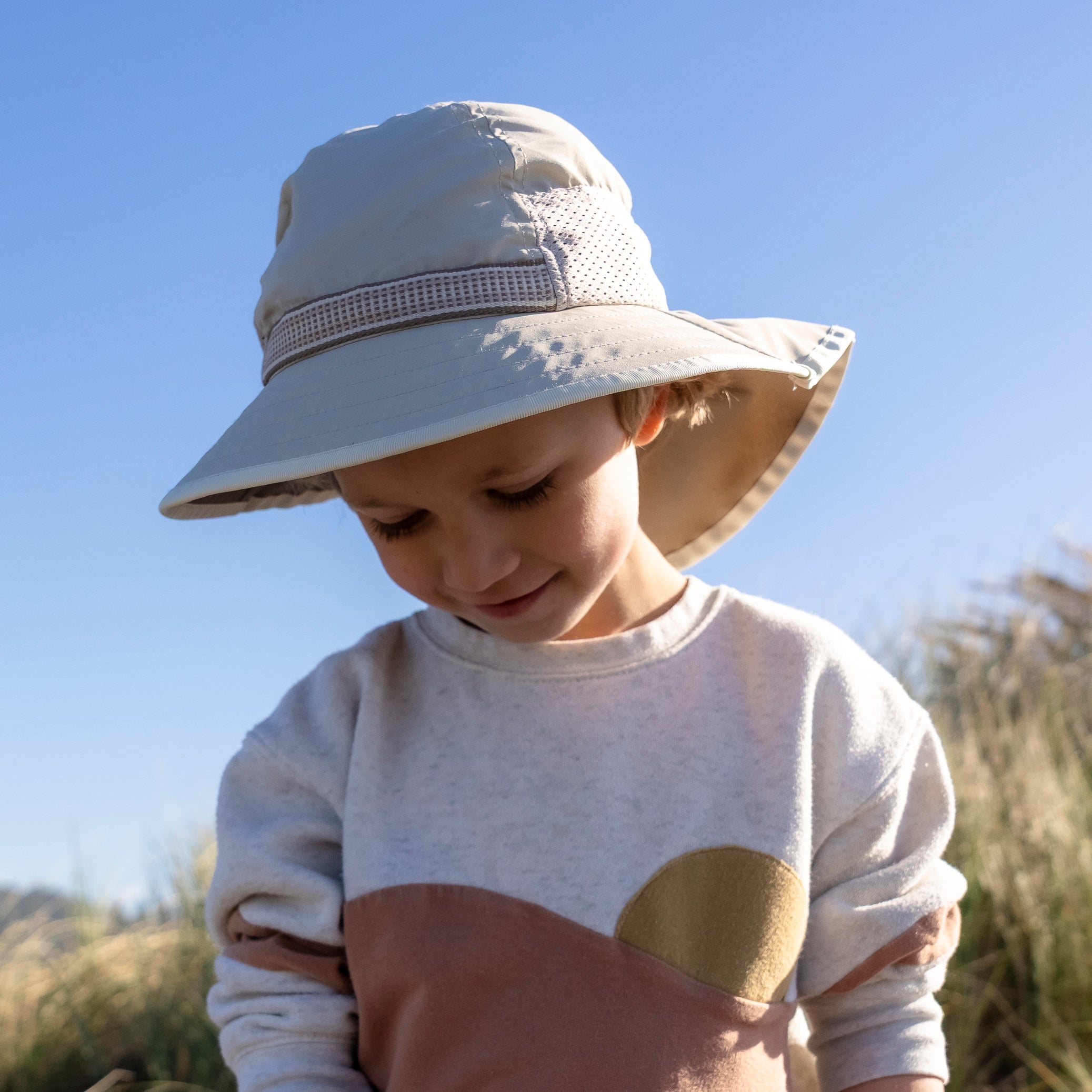 Child wearing a Sunday Afternoons Kids' Play Hat in the Cream Chameleons color.